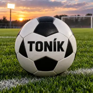 Fotbal se s nápisem TONÍK
